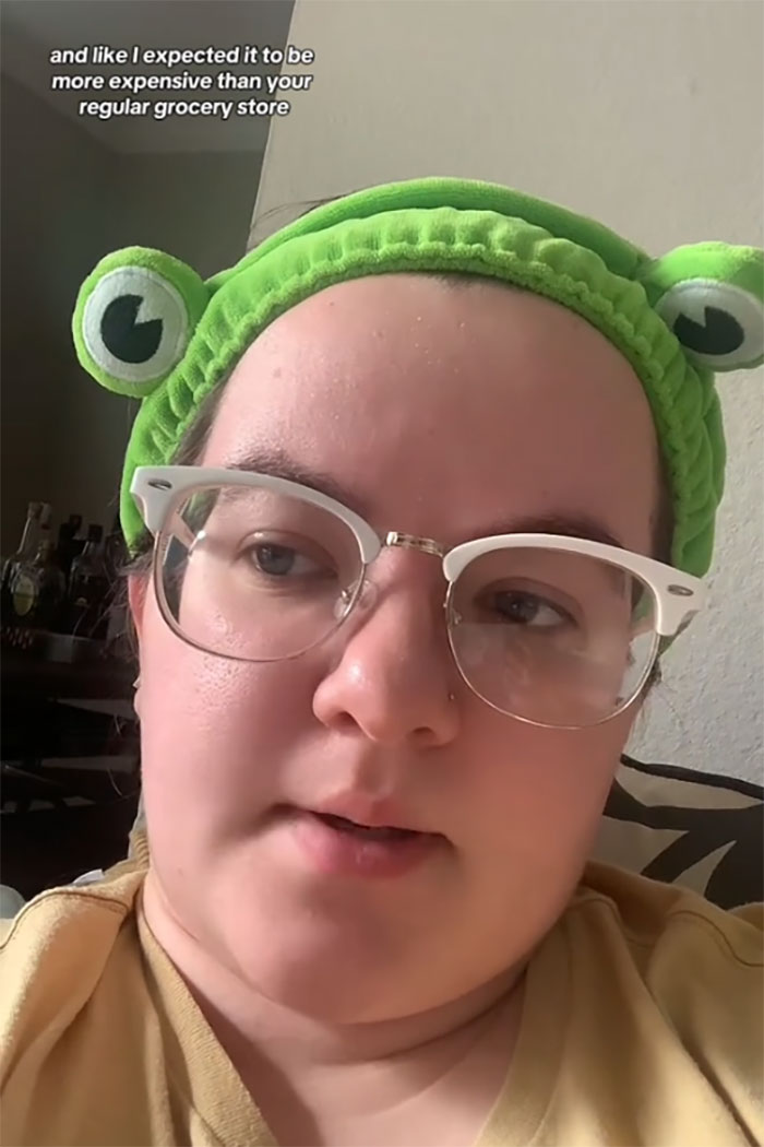 Woman Leaves Store Flabbergasted After Being Asked To Tip 25% Woman Leaves Store Flabbergasted After Being Asked To Tip 25%