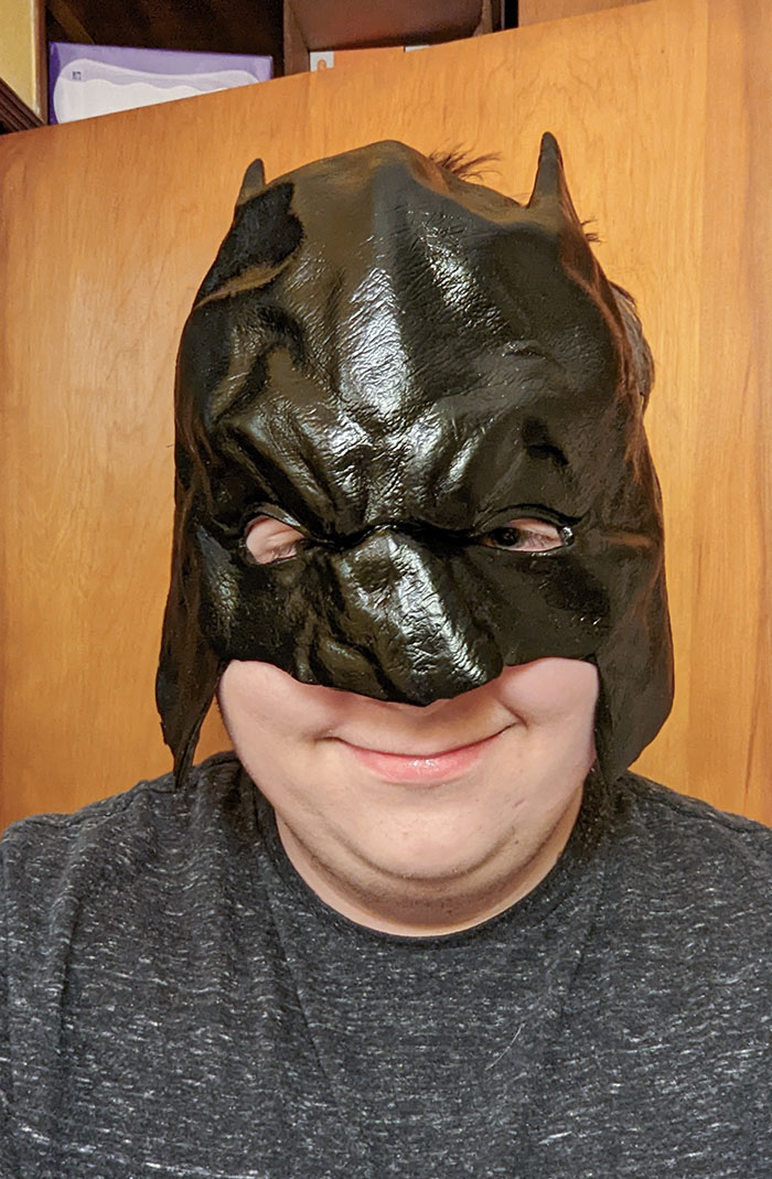 La máscara que venía con mi disfraz de batman