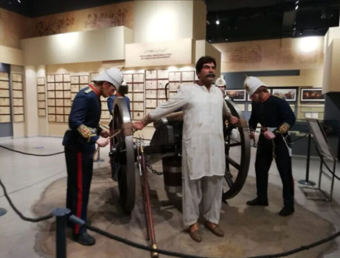 Wax Figure Display In Lahore, About How British Used To Execute People When They Ruled Over The Indian Subcontinent