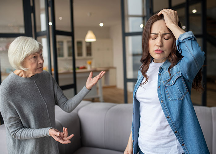 Man Demands “Useless” Fiancée Have Kids With Him, Turns Violent When She Hands Back Her Ring Man Demands “Useless” Fiancée Have Kids With Him, Turns Violent When She Hands Back Her Ring