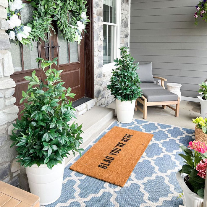 House entrance with welcome mat and rug