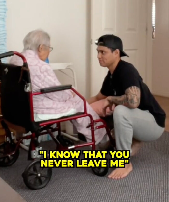 Young Man Shares Heartwarming Snippets From His Daily Life As 96 Y.O. Grandma's Full-Time Caretaker Young Man Shares Heartwarming Snippets From His Daily Life As 96 Y.O. Grandma's Full-Time Caretaker