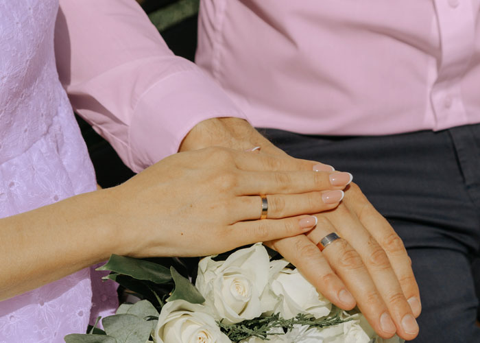 Bride And Groom Wear Lilac And Pink, Groom’s Family Decides That This Is An Issue