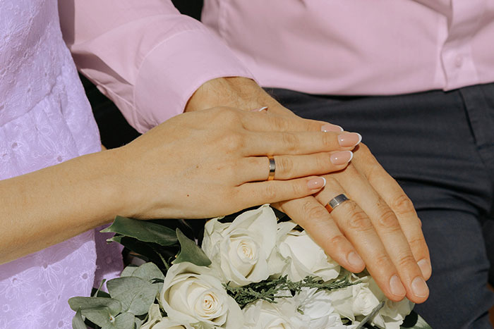 Bride And Groom Wear Lilac And Pink, Groom’s Family Decides That This Is An Issue