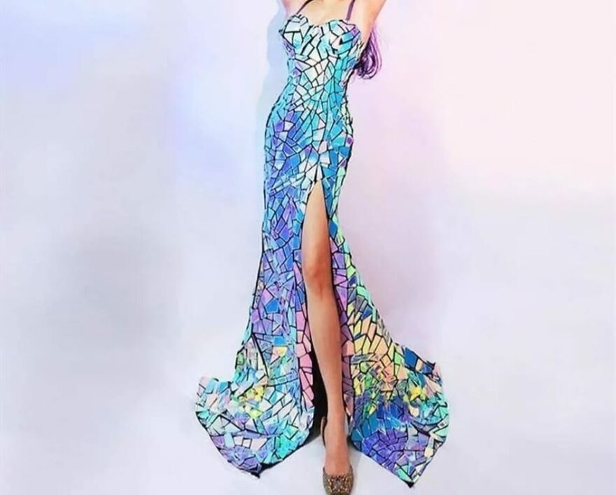 A Girl A Grade Above Me Wore A Dress Like This To Our Prom And She Sounded Like Glass Clinking Together When She Walked Around. It Looked So Uncomfortable And She Literally Couldn't Dance In It