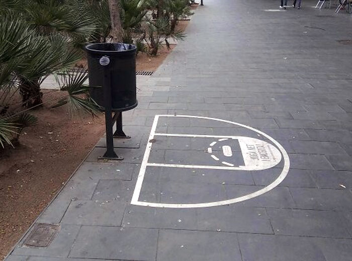 Some Trash Cans In Barcelona Let You Shoot For 3 When Throwing Away Trash