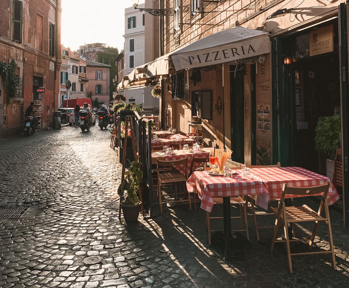 Karen Gets Ridiculously Embarrassed And Shooed From Restaurant By Server Who She Tried Raging At Karen Gets Ridiculously Embarrassed And Shooed From Restaurant By Server Who She Tried Raging At