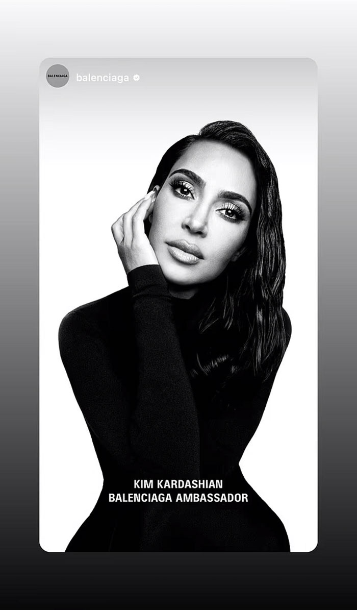 “Unbelievable, She’s Smiling”: Bianca Censori Dons Raincoat But Little Else With Husband Kanye “Unbelievable, She’s Smiling”: Bianca Censori Dons Raincoat But Little Else With Husband Kanye