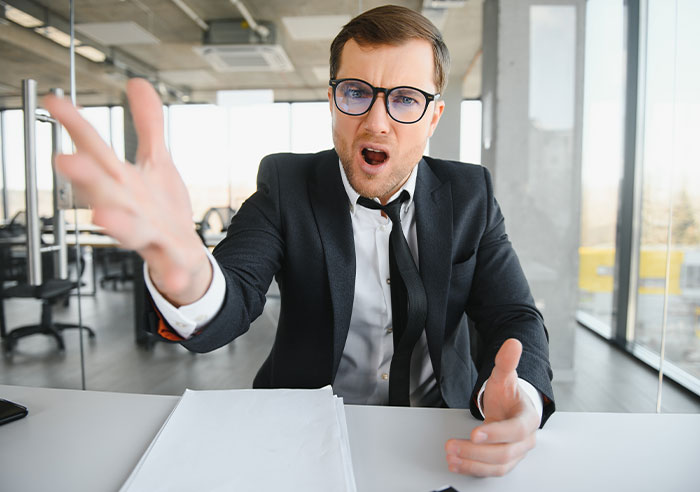 Boss Threatens To Make Worker’s Last Two Weeks Hell, Ends Up Miserable Himself Boss Threatens To Make Worker’s Last Two Weeks Hell, Ends Up Miserable Himself