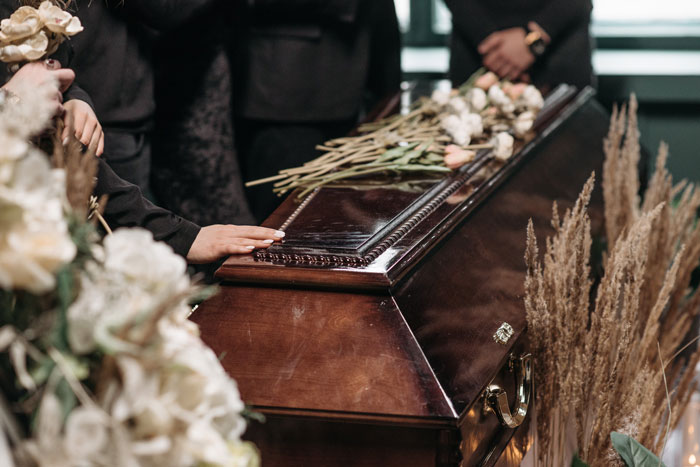 Woman Shares A Mildly Infuriating Story About A Call From Funeral Home Where She Buried Her Husband