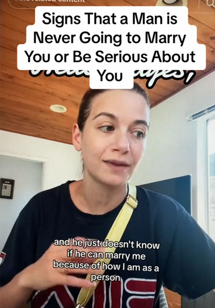 Woman Asks If It’s Stupid To Wait For BF To Marry Her, Gets A Reality Check Woman Asks If It’s Stupid To Wait For BF To Marry Her, Gets A Reality Check