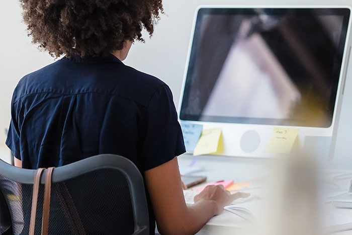 “I Work With Explicit Content”: Woman Demands To See Sister’s Screen, Regrets It “I Work With Explicit Content”: Woman Demands To See Sister’s Screen, Regrets It