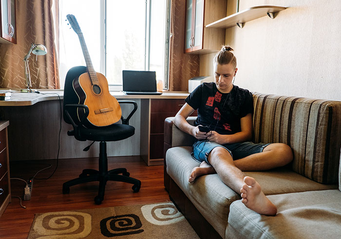 Teen Refuses To Give Up 95% Of His Paycheck As Rent, Parents Are Furious