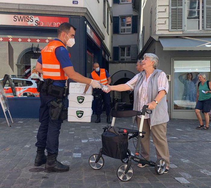Police In Switzerland Distribute Free Water Due To The Heatwave