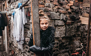 This Photographer Documented The Tale Of Hope And Struggle In A Roma Ghetto (20 Pics)