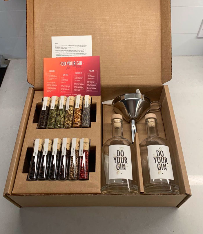 For Your Boo Who's Also A Booze Aficionado - This DIY Gin-Making Kit lets Him Craft His Very Own Signature Gin Cocktail