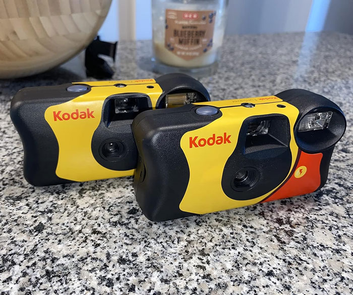 Capture Vibrant Memories Conveniently With The Kodak Funsaver Camera Bundle - A Classic Accessory To Unleash His Inner Photographer!