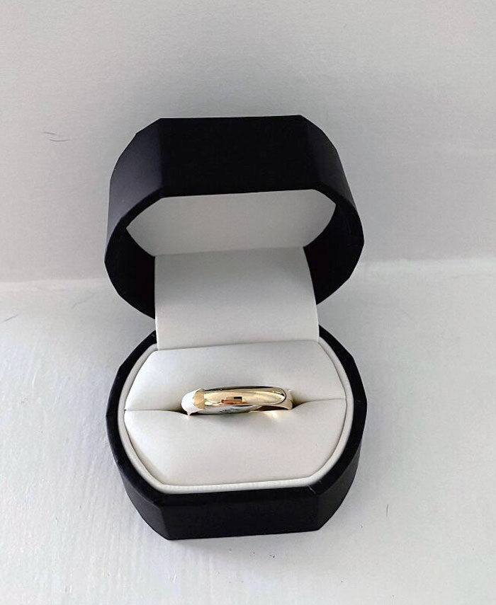 When We Got Married A Year Ago, I Couldn’t Afford A Gold Band For My Husband. For Valentine’s Day, I Got Him An Upgrade