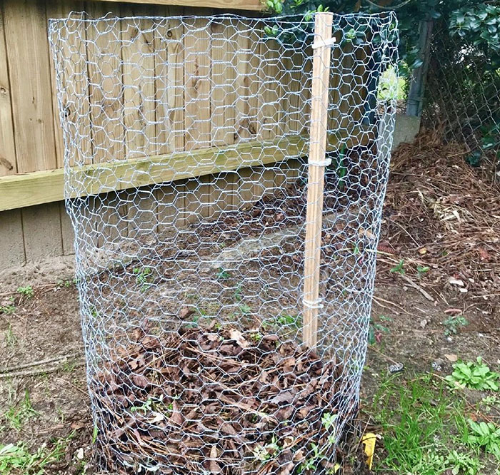 DIY wired fence composting pit 
