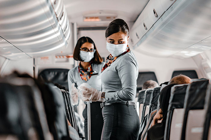 Dad Figures Out How To Make Woman On Plane Uncomfortable After She Refuses To Move Her Hair Away Dad Figures Out How To Make Woman On Plane Uncomfortable After She Refuses To Move Her Hair Away