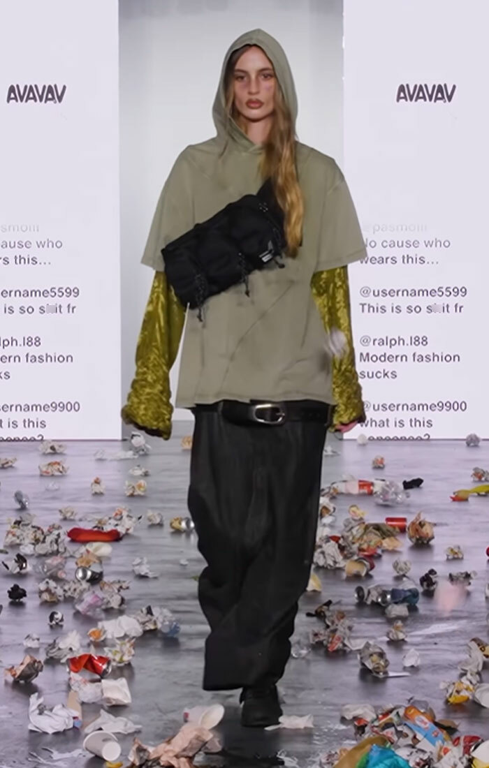 Chaos At Milan Fashion Show As Audience Pelts Models With Discarded Food Chaos At Milan Fashion Show As Audience Pelts Models With Discarded Food