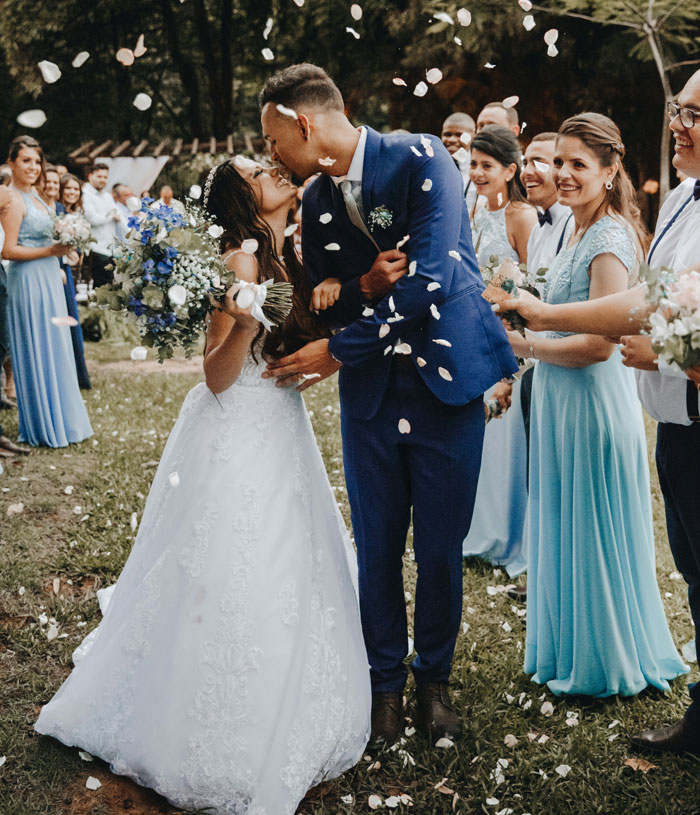 Woman Treats Wedding As Her Own Resort, Brings Her Kids, Rearranges Tables Woman Treats Wedding As Her Own Resort, Brings Her Kids, Rearranges Tables