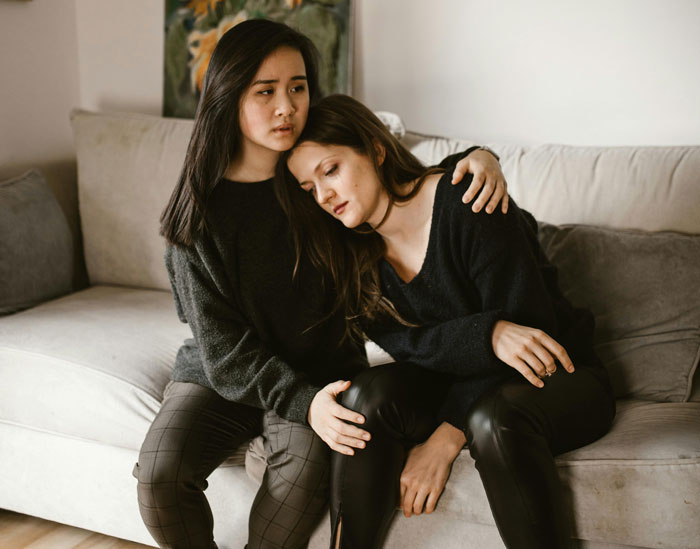 Dad Explains To His 16YO That Her Grandparents Abused Her Mom, She Invites Them Over To Her Birthday Dad Explains To His 16YO That Her Grandparents Abused Her Mom, She Invites Them Over To Her Birthday