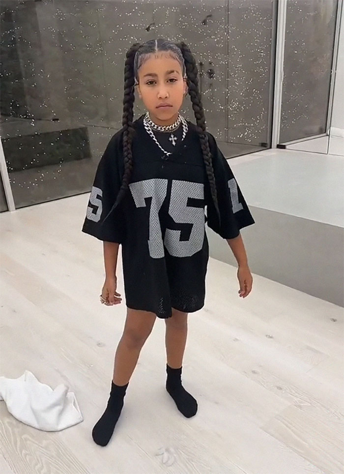 “North West On The Guitar?“: People Don’t Recognize H.E.R. During Usher’s Super Bowl Show “North West On The Guitar?“: People Don’t Recognize H.E.R. During Usher’s Super Bowl Show