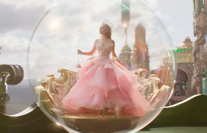 Ariana Grande’s Roast-Worthy Costume Comes With Serving Of Laughs As Fans Compare It To Meat Ariana Grande’s Roast-Worthy Costume Comes With Serving Of Laughs As Fans Compare It To Meat