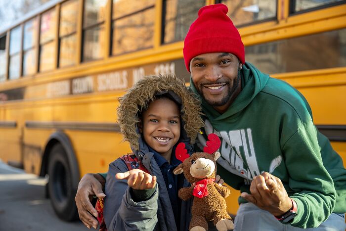 Bus Driver Helps Out A Student Crying Over Being Unprepared For Pajama Day At School Bus Driver Helps Out A Student Crying Over Being Unprepared For Pajama Day At School