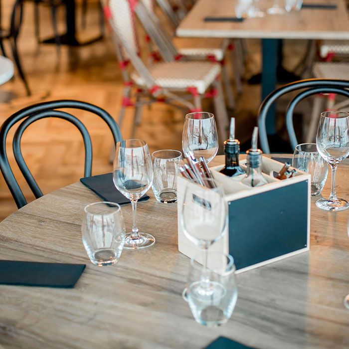 Hospitalized Customer Cancels Dinner Reservation And Restaurant’s "Gross" Response Goes Viral Hospitalized Customer Cancels Dinner Reservation And Restaurant’s "Gross" Response Goes Viral