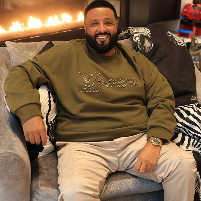 “Get Off Your High Horse”: People React To DJ Khaled’s Shoe-Saving Antics At Miami Food Festival “Get Off Your High Horse”: People React To DJ Khaled’s Shoe-Saving Antics At Miami Food Festival