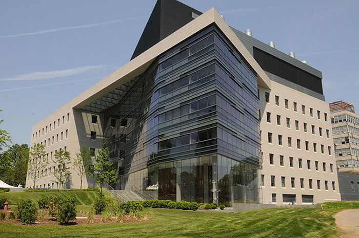 93-Year-Old Widow Donates $1 Billion To Make Med School Free In NYC’s Poorest Area 93-Year-Old Widow Donates $1 Billion To Make Med School Free In NYC’s Poorest Area