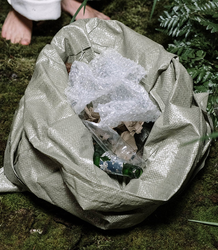 Home Owner Runs Out Of Legal Options To Stop Neighbors Trashing Their Yard, Takes Genius Revenge Home Owner Runs Out Of Legal Options To Stop Neighbors Trashing Their Yard, Takes Genius Revenge