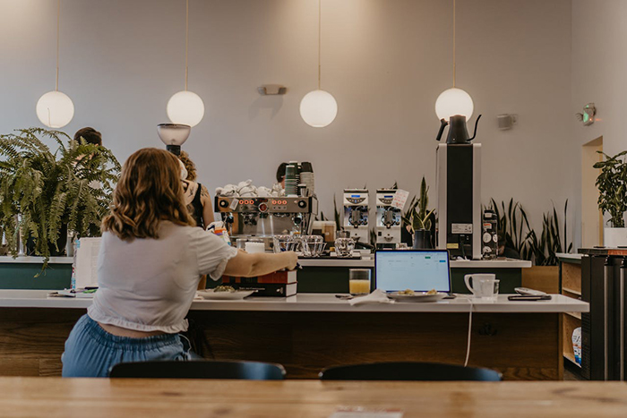 “I Need Police Here”: Karen Throws A Fit Over Homeless Man Buying Food, Gets Taught A Lesson “I Need Police Here”: Karen Throws A Fit Over Homeless Man Buying Food, Gets Taught A Lesson