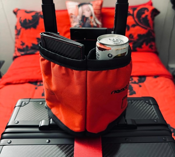 Riemot: The Luggage Cup Holder That Fits Any Carry On