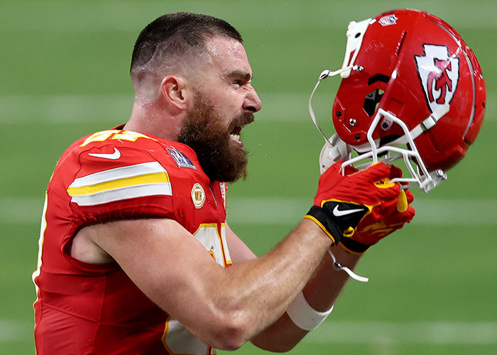 Social Media Is Warning Taylor Swift To “Run” From Travis Kelce After Super Bowl “Red Flag” Social Media Is Warning Taylor Swift To “Run” From Travis Kelce After Super Bowl “Red Flag”