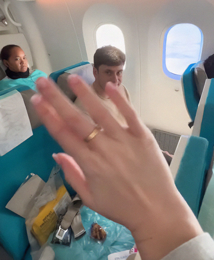 Mom Feels Guilty After Leaving Baby In Economy While She Flies Business Mom Feels Guilty After Leaving Baby In Economy While She Flies Business