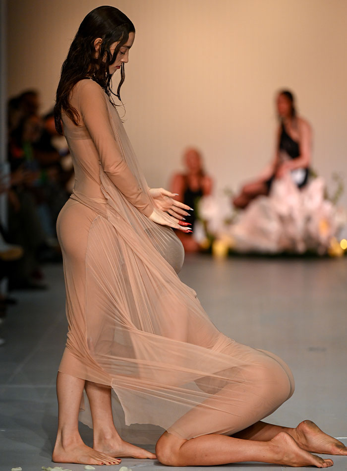 People Can’t Get Over These Bizarre Looks From London Fashion Week 2024 People Can’t Get Over These Bizarre Looks From London Fashion Week 2024