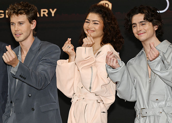People Confused By Zendaya And Timothée Chalamet’s Poses During The Dune Premiere In Seoul People Confused By Zendaya And Timothée Chalamet’s Poses During The Dune Premiere In Seoul