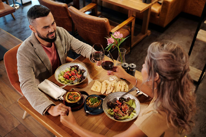 Woman’s BF Accidentally Causes Chaos At Her Work When He Comes To Take Her To Lunch