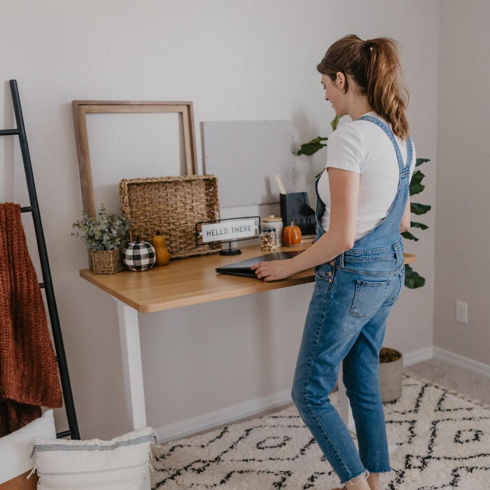 Boost Your Workday Vibes: Get Dynamic With The Flexispot Electric Standing Desk – Where Home Office Meets Heightened Fun