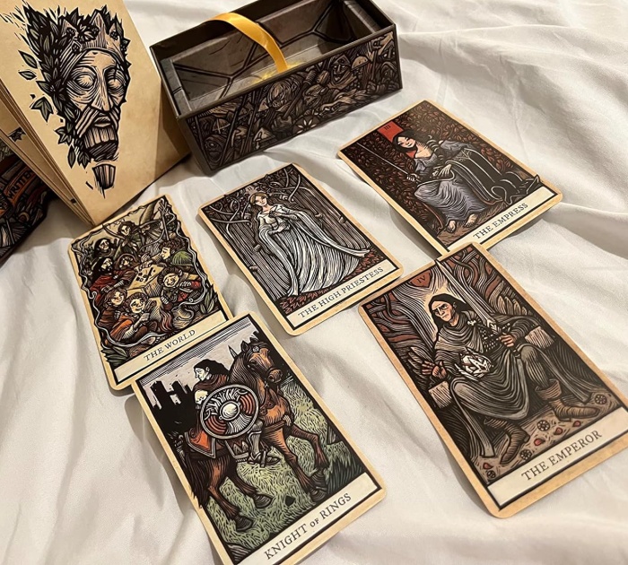 The Fellowship Of The Tarot: Use The Lord Of The Rings™ Deck And Guide For Your Journey 