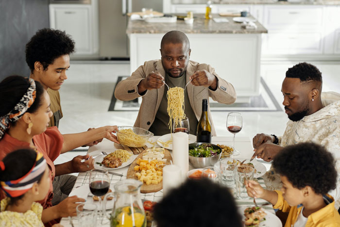 Man Is Done With Future SIL Mocking His GF’s Eating Habits, Asks Her To Leave Family Dinner