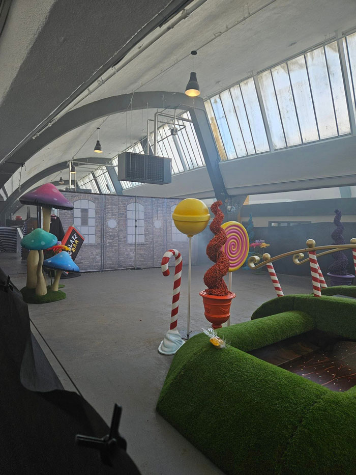 Terrible Willy Wonka ‘Immersive Chocolate Experience’ Makes People Chuckle After Pics Go Viral