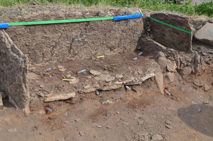“Well Preserved” DNA Of Twelve 5,500-Year-Old People’s Remains Found In Swedish Neolithic Tomb “Well Preserved” DNA Of Twelve 5,500-Year-Old People’s Remains Found In Swedish Neolithic Tomb