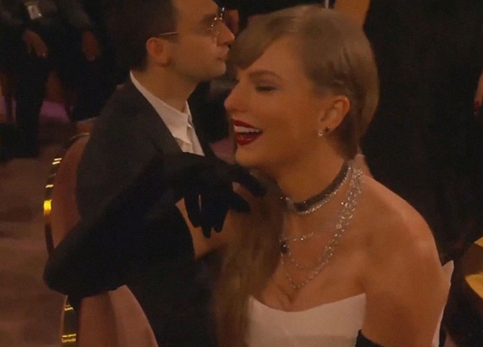 “Best Host Ever”: Trevor Noah’s “Tactful” Taylor Swift Joke During Grammys Praised Online “Best Host Ever”: Trevor Noah’s “Tactful” Taylor Swift Joke During Grammys Praised Online