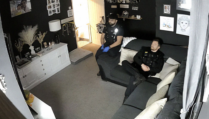 Woman Who Went Missing Finds CCTV Of Police Spending Hours Watching Netflix And Using Dumbbells Woman Who Went Missing Finds CCTV Of Police Spending Hours Watching Netflix And Using Dumbbells