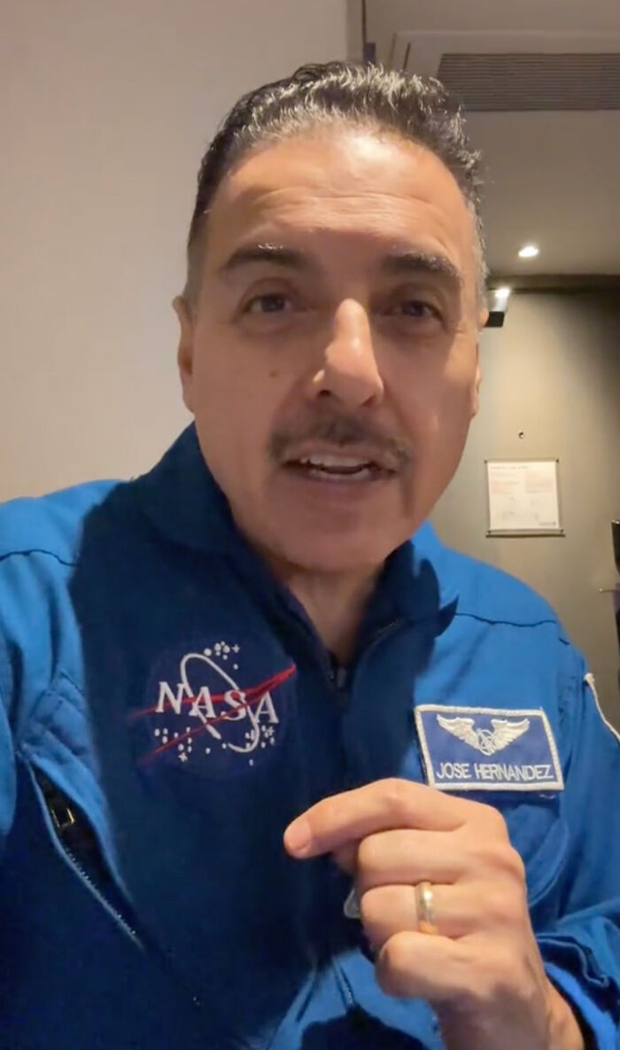 Sister Posted A Video About Her Bullied 6 Y.O. Brother, Received A Response From Astronaut Sister Posted A Video About Her Bullied 6 Y.O. Brother, Received A Response From Astronaut