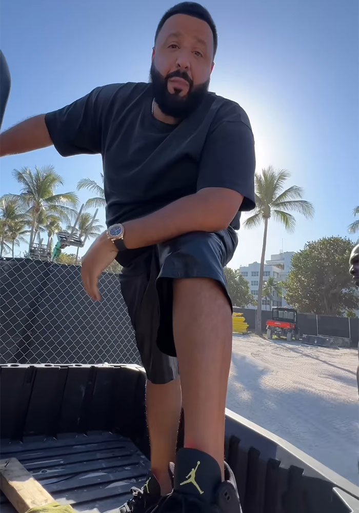 “Get Off Your High Horse”: People React To DJ Khaled’s Shoe-Saving Antics At Miami Food Festival “Get Off Your High Horse”: People React To DJ Khaled’s Shoe-Saving Antics At Miami Food Festival